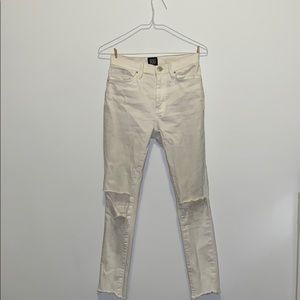 cute BDG urban outfitter white jeans